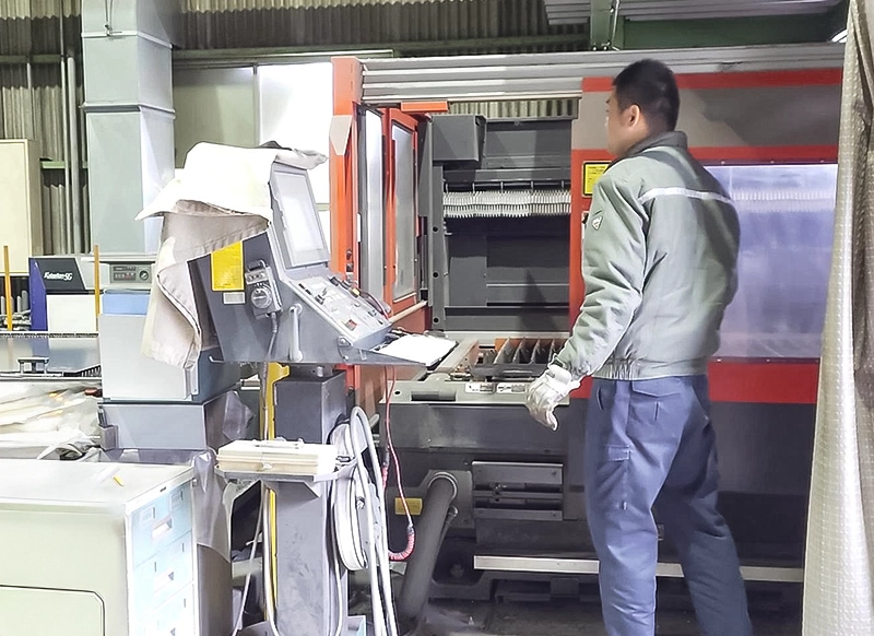 レーザー加工機